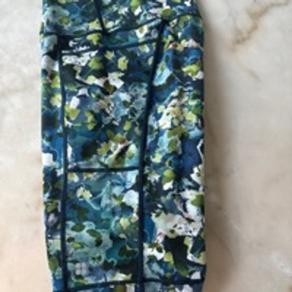 Sweaty Betty Super Sculpt 8" Sustainable Cycling Shorts Sz S Green Blue Printed - Picture 5 of 13